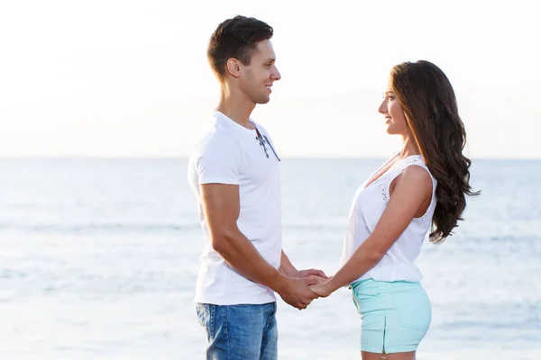 Été Mer Mignon Beau Couple Sur Plage — Photo