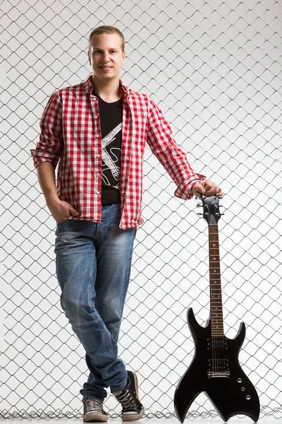 Jonge Rustige Muzikant Met Elektrische Gitaar — Stockfoto