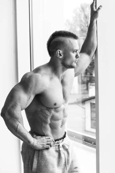 Fitness Musculación Hombre Poderoso Con Cuerpo Perfecto — Foto de Stock