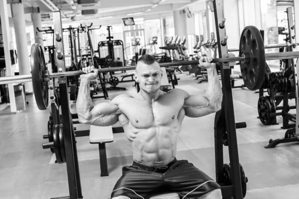 Fitness Musculación Hombre Poderoso Durante Entrenamiento — Foto de Stock