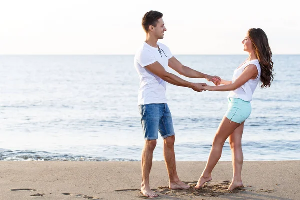 Été Mer Mignon Beau Couple Sur Plage — Photo