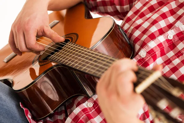 Muziek Close Muzikant Met Een Houten Gitaar — Stockfoto