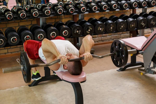 Fitness Musculación Hombre Poderoso Durante Entrenamiento —  Fotos de Stock