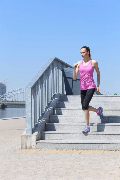 Sport Activiteit Leuke Vrouw Loopt Straat — Stockfoto