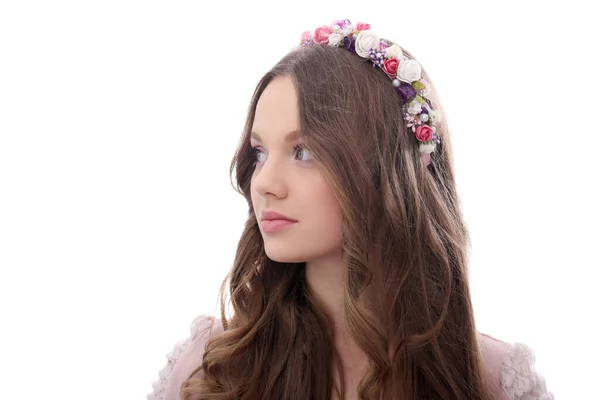Söt Ung Flicka Med Blommor Huvudet — Stockfoto