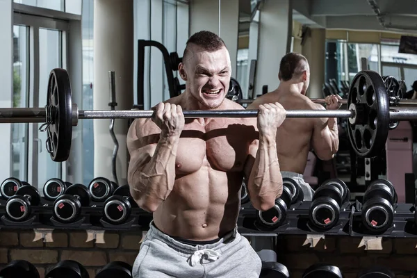 Fitness Musculação Homem Poderoso Durante Treino — Fotografia de Stock