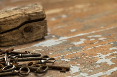 Eski model. Masanın üzerinde eski, kırsal tuşlar