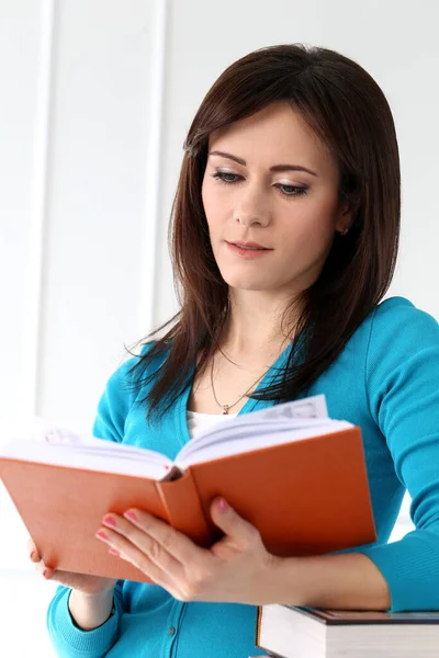 Cute Attractive Woman Reading Book — Stock Photo, Image