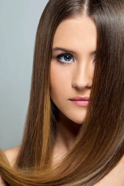 Mulher Bonito Com Cabelo Comprido — Fotografia de Stock