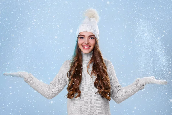 Winter Cute Girl Snowfall — Stock Photo, Image