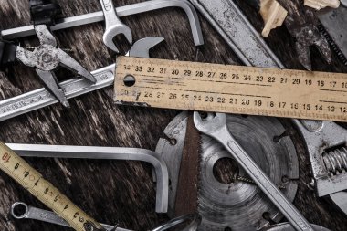 Atölye, tamir. Araç seti masada