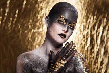 Güzellik. Harika makyajlı güzel bir kız.