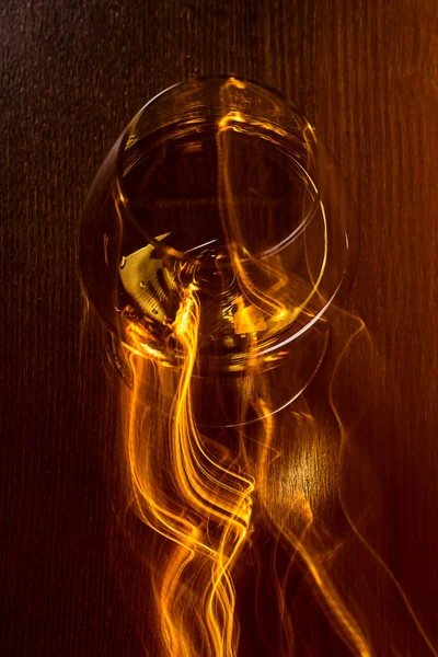 Egy Pohár Whisky Sok Sárga Vonallal — Stock Fotó