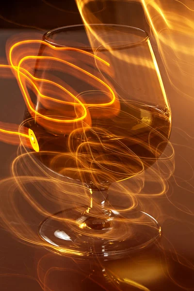 Verre Whisky Avec Nombreuses Lignes Jaunes — Photo