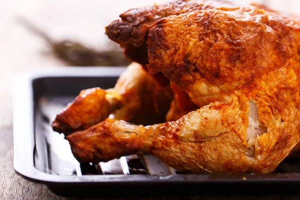 Étel Finom Grillezett Csirke Asztalon — Stock Fotó