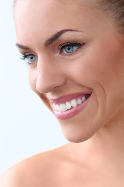 Atrakcyjna Piękna Kobieta Szerokim Uśmiechem — Zdjęcie stockowe