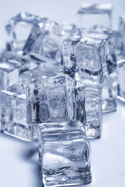 Frio Cubos Gelo Congelados Mesa — Fotografia de Stock
