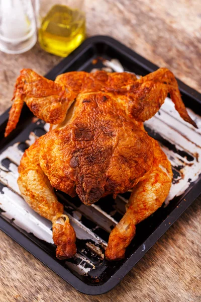 Étel Finom Grillezett Csirke Asztalon — Stock Fotó