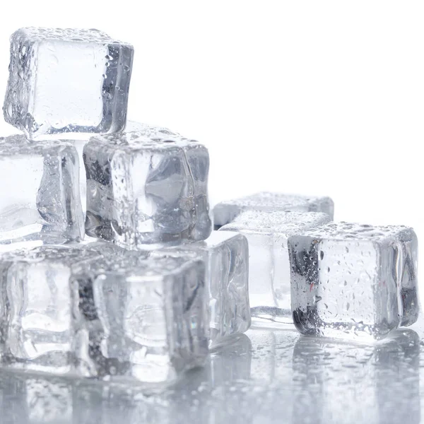 Холодно Замороженные Кубики Льда Столе — стоковое фото