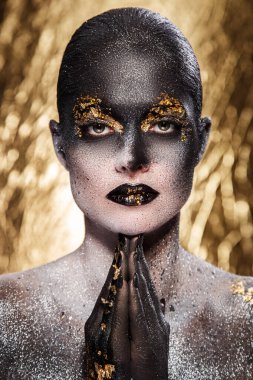 Güzellik. Harika makyajlı güzel bir kız.