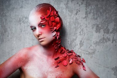 Güzellik. Harika makyajlı güzel bir kız.