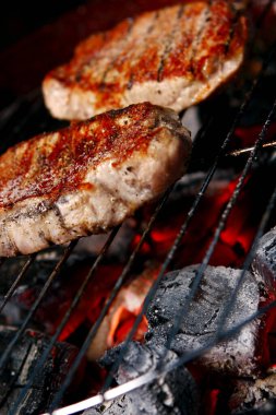 Peper ile taze ızgara biftek.