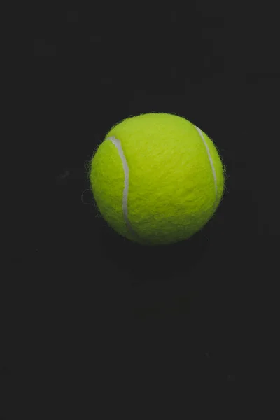 Tennis Boll Svart Bakgrund — Stockfoto