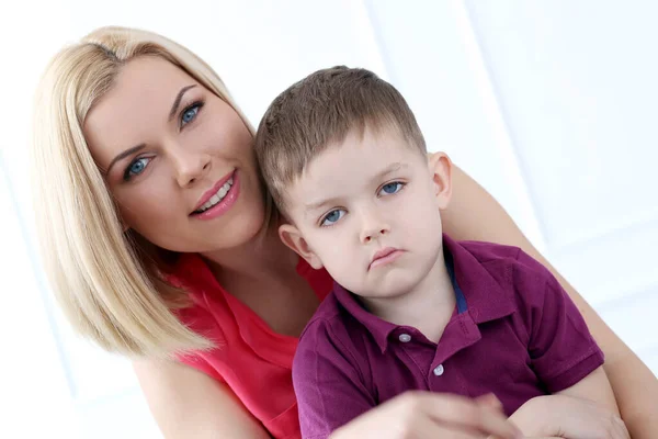 Famille Belle Femme Avec Enfant Adorable — Photo