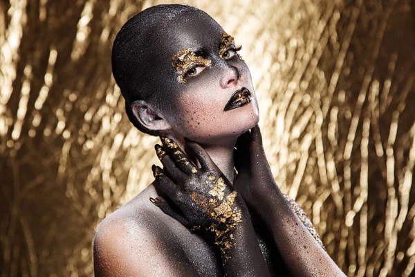 Güzellik. Harika makyajlı güzel bir kız.