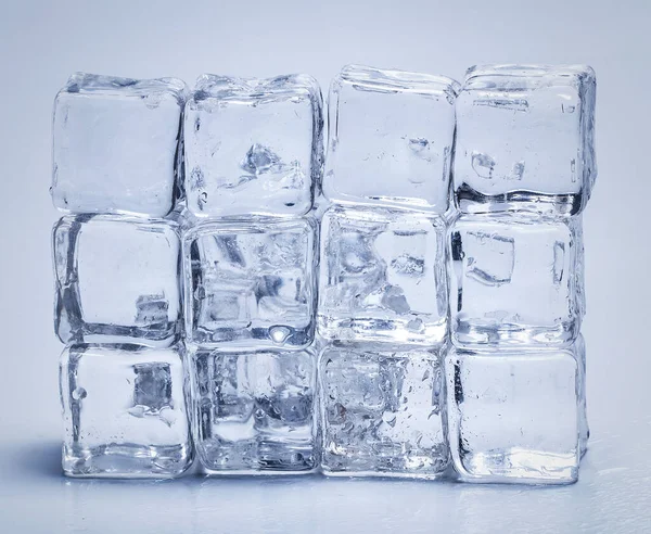 Frio Cubos Gelo Congelados Mesa — Fotografia de Stock