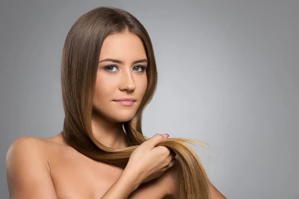 Mulher Bonito Com Cabelo Comprido — Fotografia de Stock