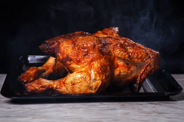 Cibo Delizioso Pollo Alla Griglia Sul Tavolo — Foto Stock