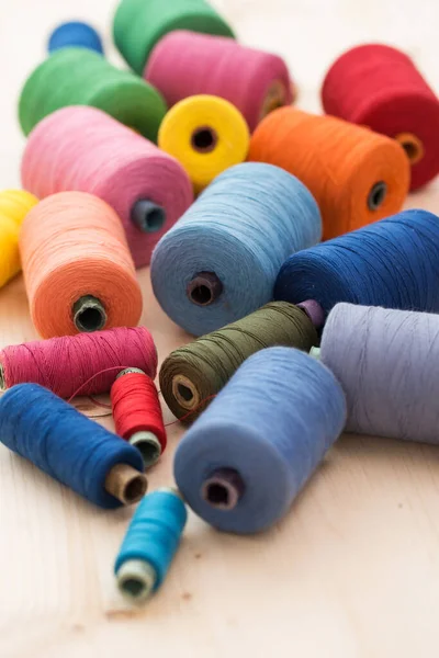 Tailoring Many Colorful Threads Table — Stock Photo, Image