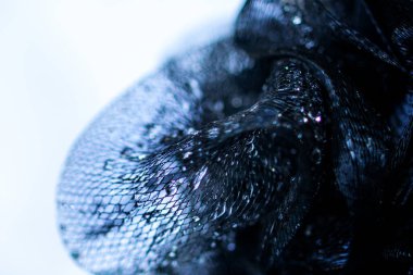 Kristal değerli taşlı soyut ağ sanatı mavi arka planı düşürür