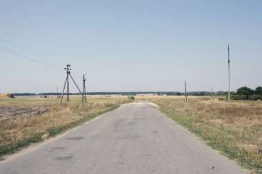 Kırsal yol. Doğa. Yaz.