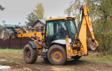 Traktör Jcb çalışıyor.