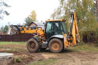 Traktör Jcb çalışıyor.