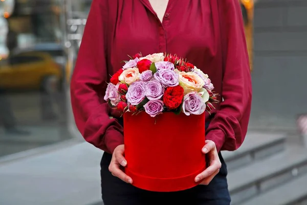 Girl Hold Spring Flowers Her Hands — Stock Photo, Image