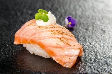 suşi ile Somon ızgara