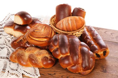 Ahşap bir masa ekmek ile kompozisyon