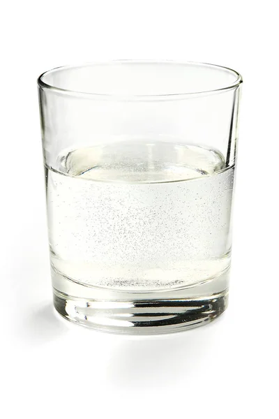 Alkoholische Cocktails und alkoholfreie Getränke auf weißem Hintergrund — Stockfoto
