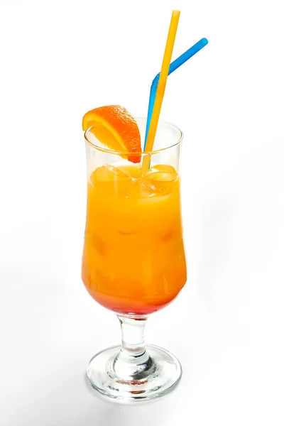 Alcoholic cocktails and soft drinks on a white background — Stock Photo, Image