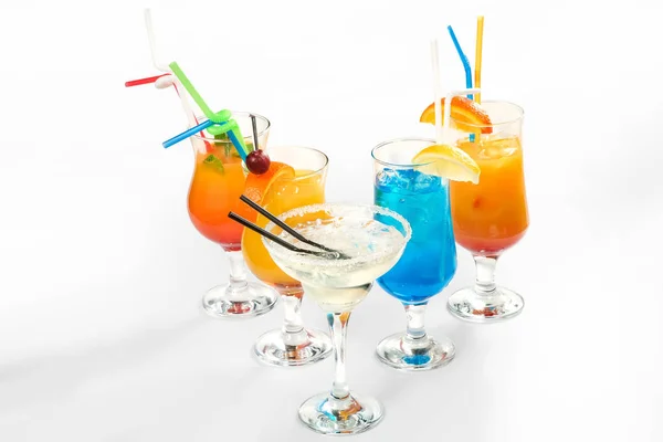 Alcoholic cocktails and soft drinks on a white background — Stock Photo, Image