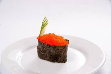 Geleneksel Japon mutfağı, beyaz arka plan üzerinde gunkany