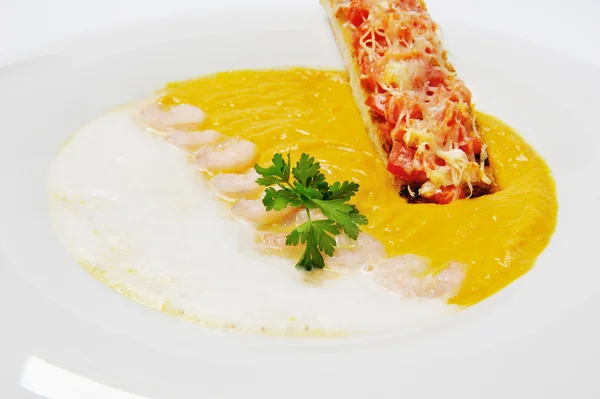 Гарбузовий вершковий суп з креветками — стокове фото