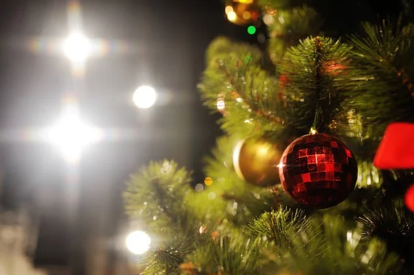 Christmas background with Christmas tree and Christmas toys — Stock Photo, Image