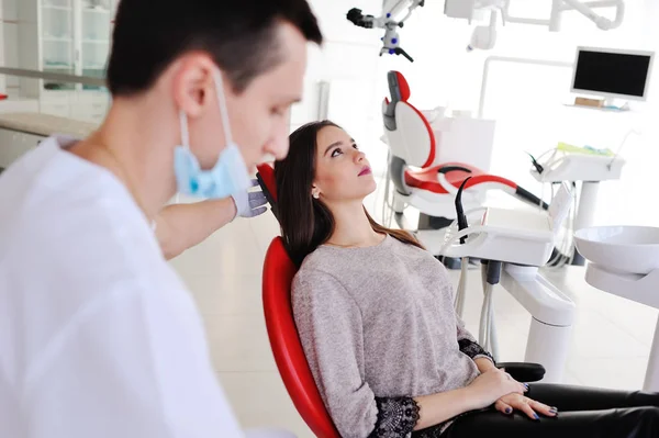 Beautiful girl in the dentists chair — Stock Photo, Image