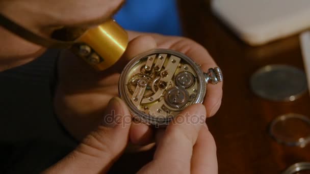 Watchmaker repairing clockwork — Stock Video