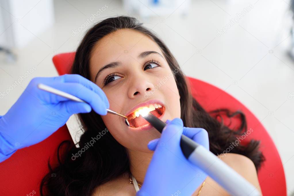 Dentist treats teeth to baby girl