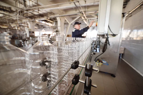 Fabricación de botellas de plástico PET —  Fotos de Stock